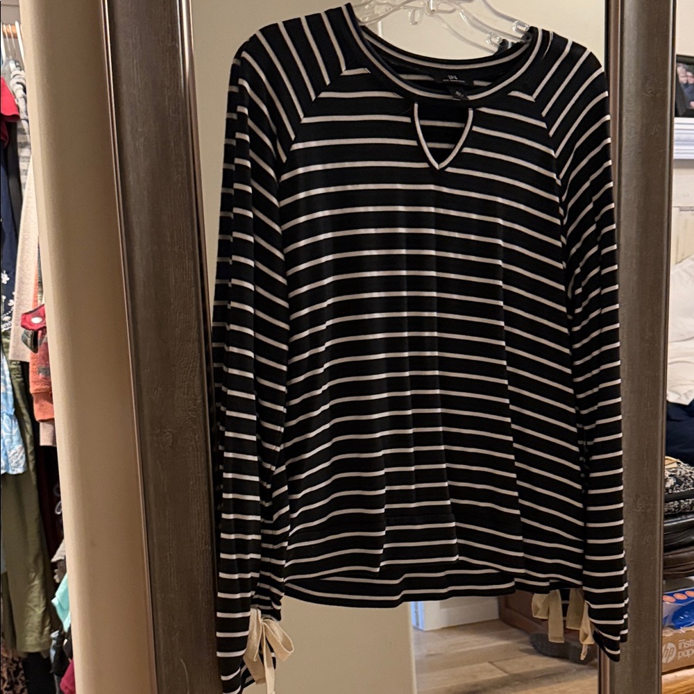 I.N. San Francisco Black and White Striped Long Sleeve Tee